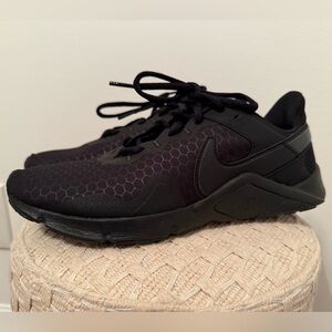 Women’s Nike Black legend Essential 2